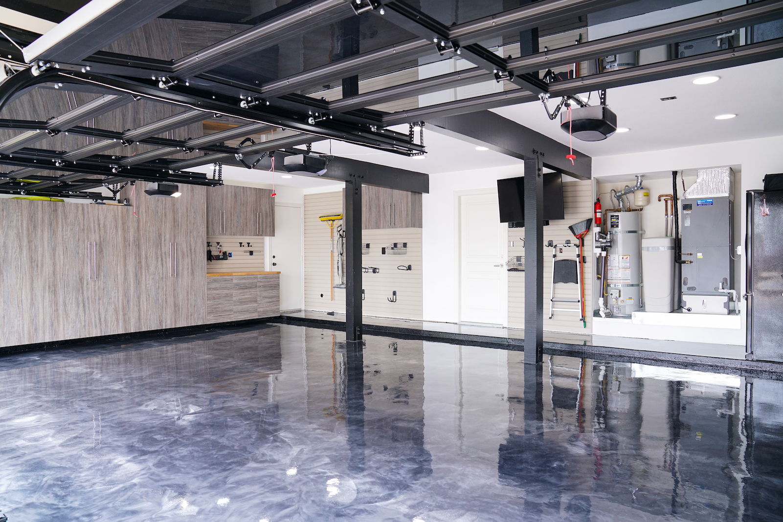 Finished hybrid epoxy and polyaspartic garage floor with durable protective topcoat